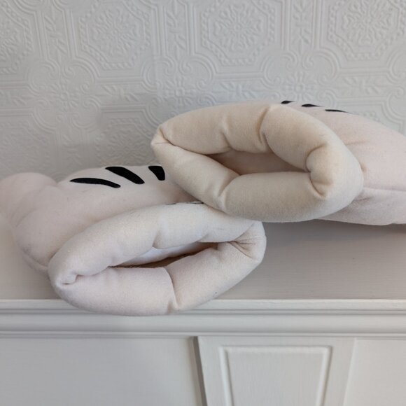 Walt Disney World Mickey Mouse White Plush Gloves - Picture 4 of 8